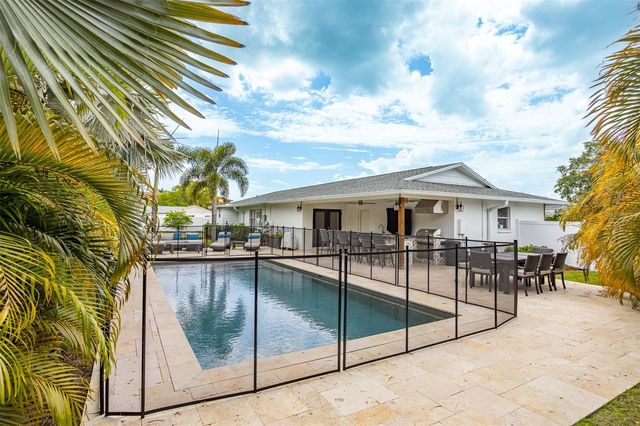 8401 GRANITE PLACE, Tampa, FL 33615