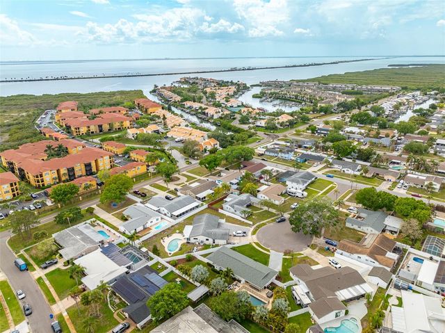 8401 GRANITE PLACE, Tampa, FL 33615