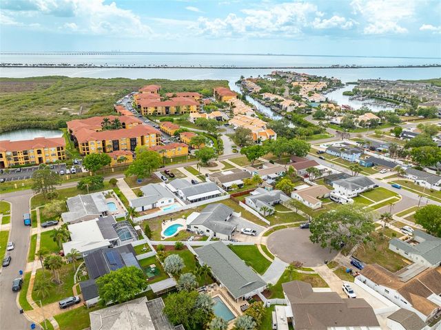 8401 GRANITE PLACE, Tampa, FL 33615