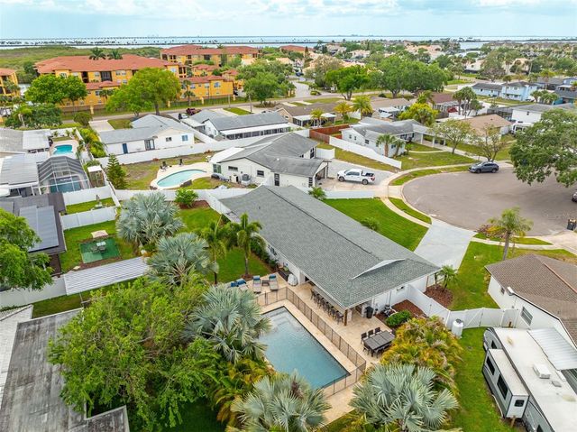 8401 GRANITE PLACE, Tampa, FL 33615