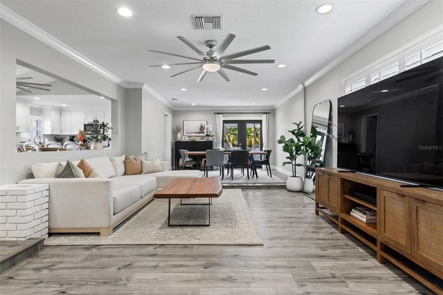 8401 GRANITE PLACE, Tampa, FL 33615