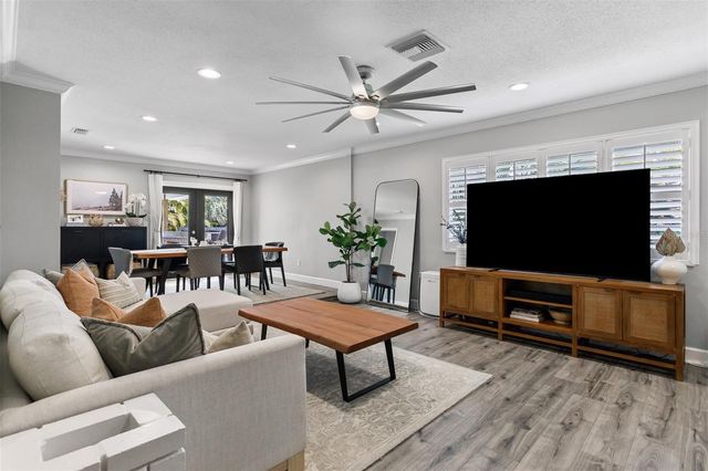 8401 GRANITE PLACE, Tampa, FL 33615