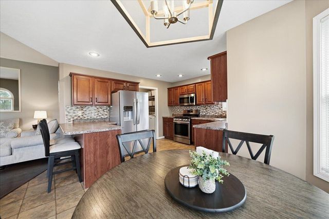 518 Golden Rain Court, Demotte, IN 46310