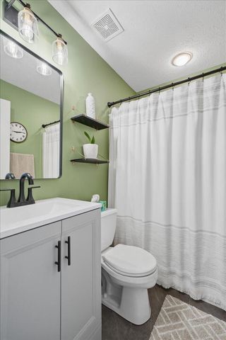 518 Golden Rain Court, Demotte, IN 46310