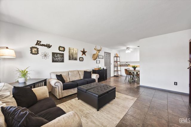 605 Stirrup Avenue, Bakersfield, CA 93307