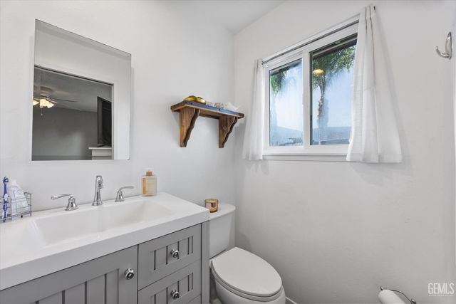 605 Stirrup Avenue, Bakersfield, CA 93307