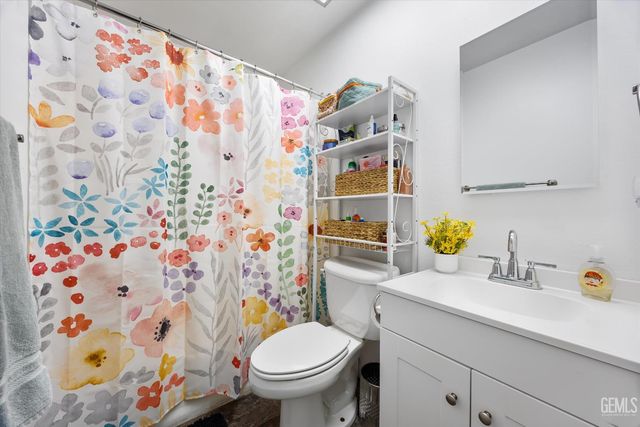 605 Stirrup Avenue, Bakersfield, CA 93307