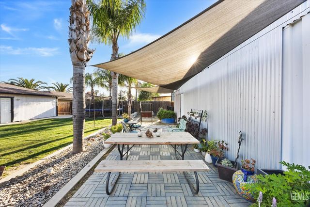 605 Stirrup Avenue, Bakersfield, CA 93307