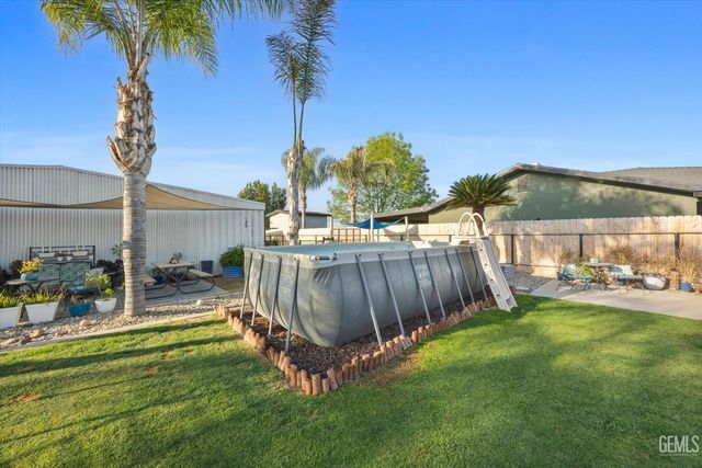 605 Stirrup Avenue, Bakersfield, CA 93307