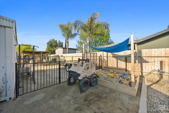 605 Stirrup Avenue, Bakersfield, CA 93307