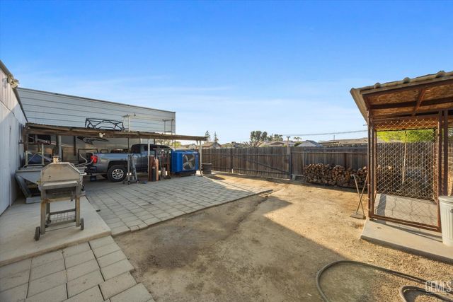 605 Stirrup Avenue, Bakersfield, CA 93307