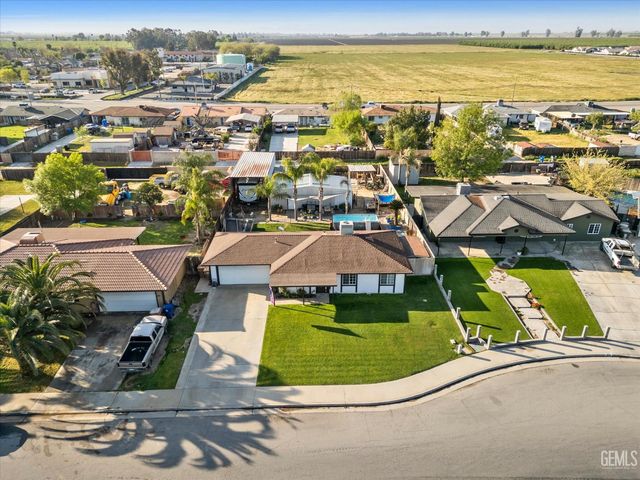 605 Stirrup Avenue, Bakersfield, CA 93307