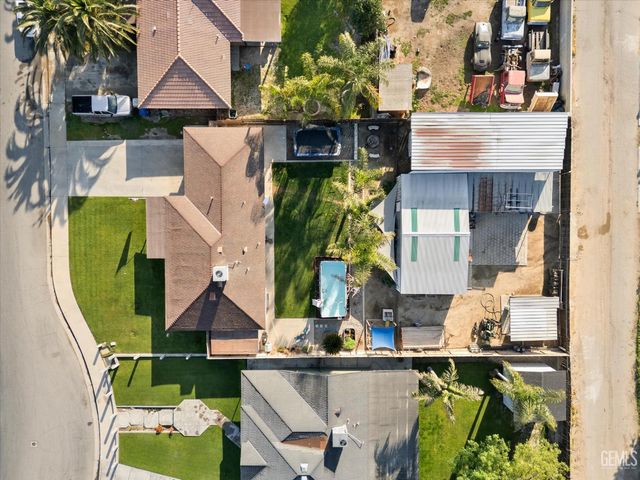 605 Stirrup Avenue, Bakersfield, CA 93307