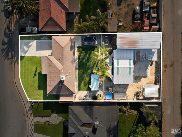 605 Stirrup Avenue, Bakersfield, CA 93307