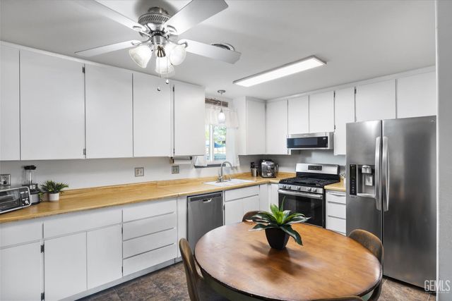 605 Stirrup Avenue, Bakersfield, CA 93307