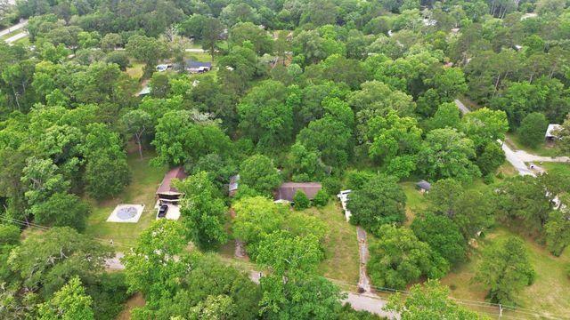 124 White Oak Drive N, Woodbranch, TX 77357