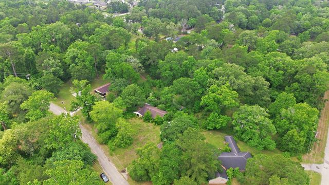 124 White Oak Drive N, Woodbranch, TX 77357