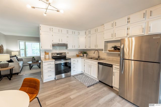 7675 S 41st Avenue, Bellevue, NE 68147