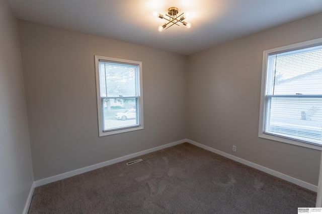 7675 S 41st Avenue, Bellevue, NE 68147