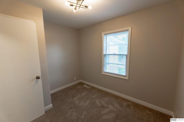 7675 S 41st Avenue, Bellevue, NE 68147