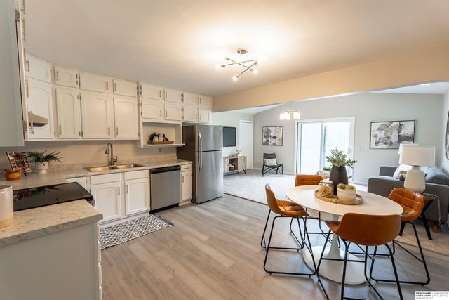 7675 S 41st Avenue, Bellevue, NE 68147