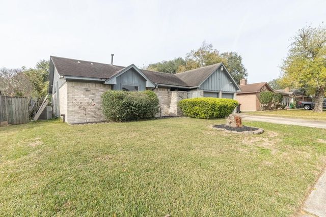 4502 Adobe Lane, Baytown, TX 77521