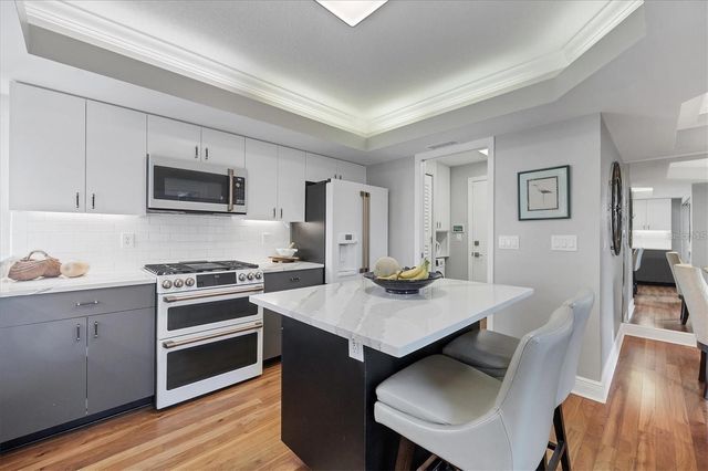 200 COCOANUT AVENUE 7, Sarasota, FL 34236