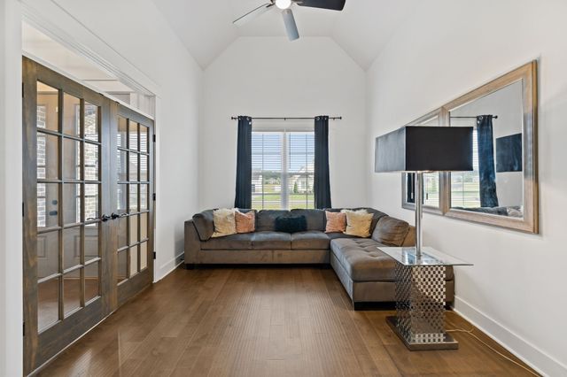 2614 Holly Springs Dr, Murfreesboro, TN 37128