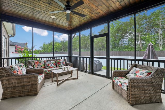 2614 Holly Springs Dr, Murfreesboro, TN 37128