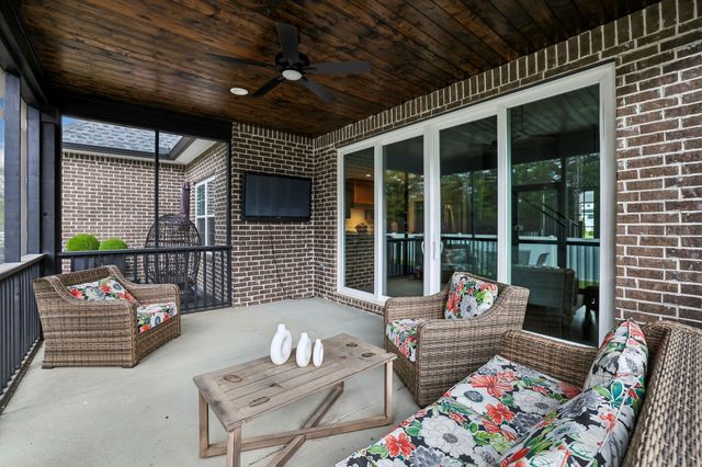 2614 Holly Springs Dr, Murfreesboro, TN 37128