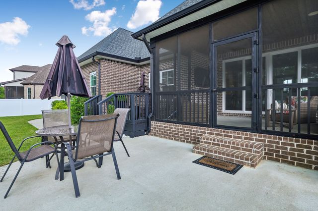 2614 Holly Springs Dr, Murfreesboro, TN 37128