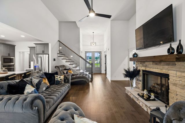 2614 Holly Springs Dr, Murfreesboro, TN 37128