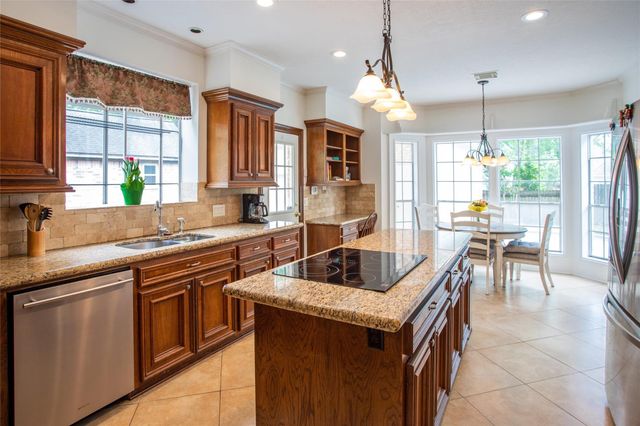 95 Rush Haven Drive, The Woodlands, TX 77381