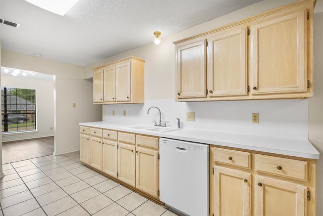 607 Gayle St, Gladewater, TX 75647