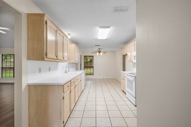 607 Gayle St, Gladewater, TX 75647
