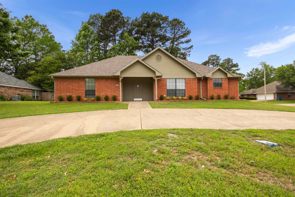 607 Gayle St, Gladewater, TX 75647