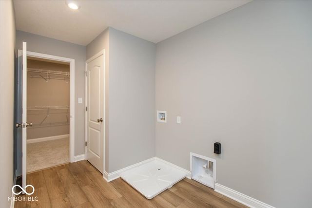9564 Hemingway Drive, Indianapolis, IN 46239