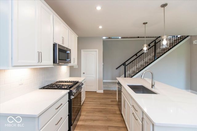 9564 Hemingway Drive, Indianapolis, IN 46239