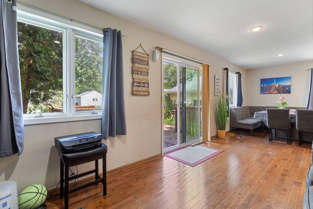527 Emil Avenue, Shoreview, MN 55126 — photo 2