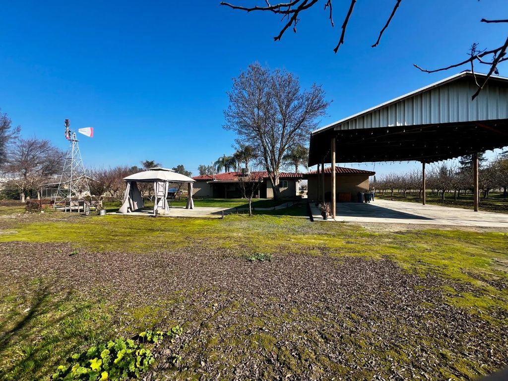 Image 18 of property listing at 10433 S Bethel Avenue, Selma, CA 93662