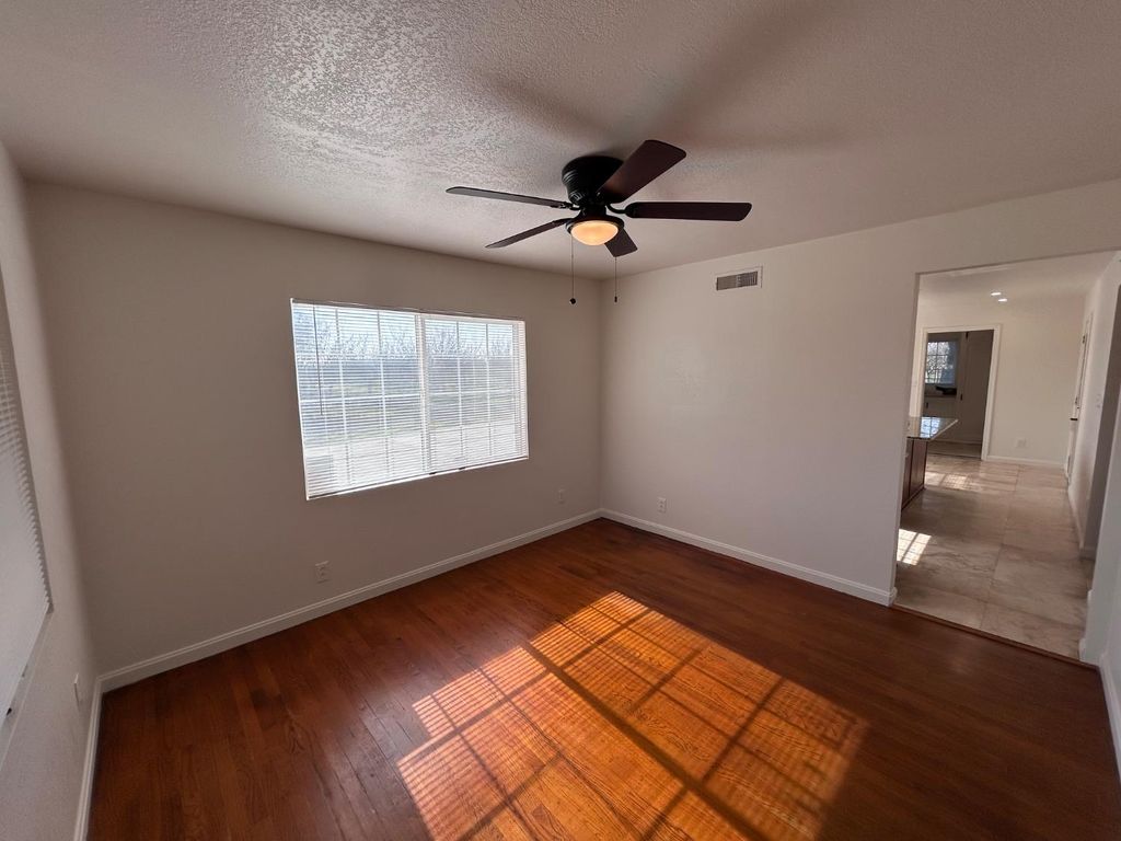 Image 5 of property listing at 10433 S Bethel Avenue, Selma, CA 93662