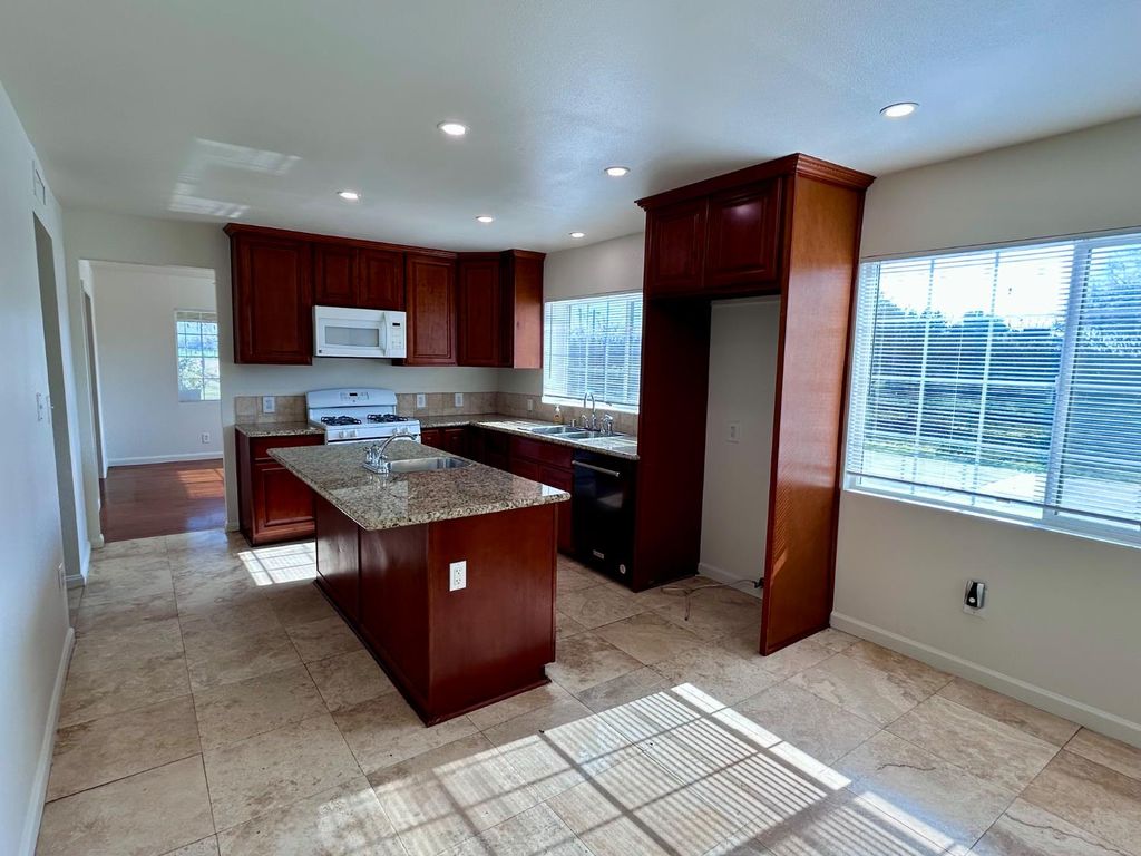 Image 7 of property listing at 10433 S Bethel Avenue, Selma, CA 93662