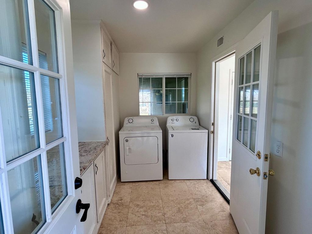 Image 9 of property listing at 10433 S Bethel Avenue, Selma, CA 93662