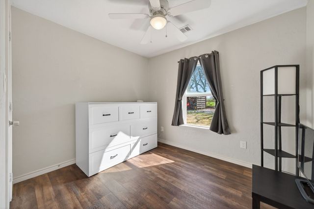 150 S Westlake Drive, Leonard, TX 75452