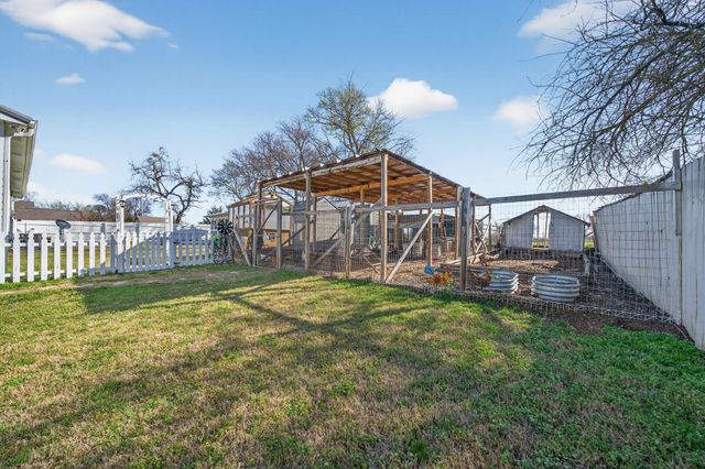 150 S Westlake Drive, Leonard, TX 75452