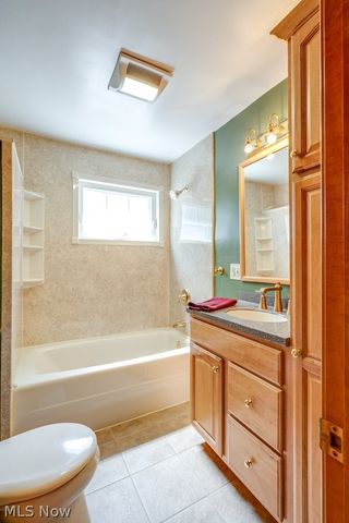 3241 W 231st Street, North Olmsted, OH 44070