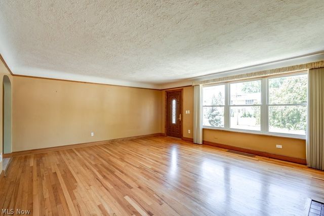 3241 W 231st Street, North Olmsted, OH 44070