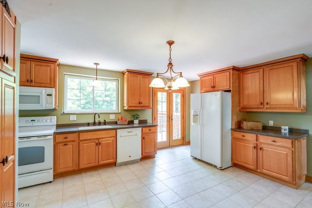 3241 W 231st Street, North Olmsted, OH 44070