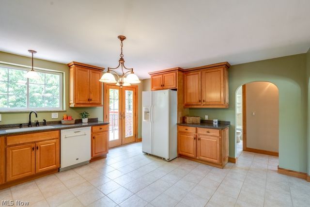 3241 W 231st Street, North Olmsted, OH 44070