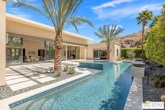 1045 Bella Vista, Palm Springs, CA 92264